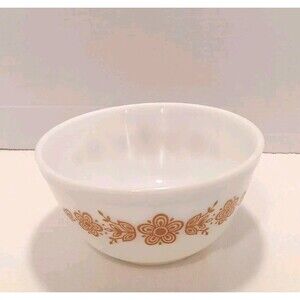 Pyrex Butterfly Gold 1.5 Quart 401 Mixing Bowl White Vintage 1970